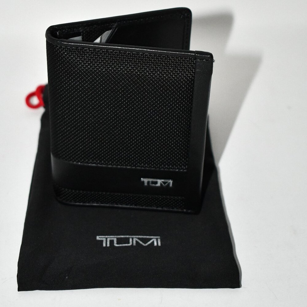 Tumi Alpha L-Fold in Black #1356231041 NWT